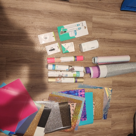 Circut bundle - Picture 4 of 12